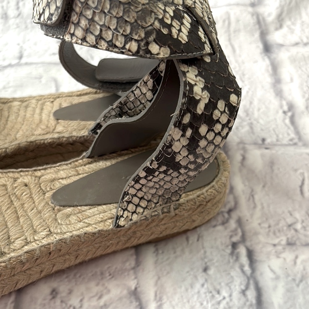 🔵”LIKE NEW” VINCE Snakeskin Espadrille Velcro Ankle Strap Sandal - Picture 3 of 10